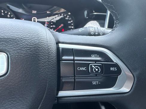 Used 2025 Jeep Compass Latitude AWD/4WD image 16