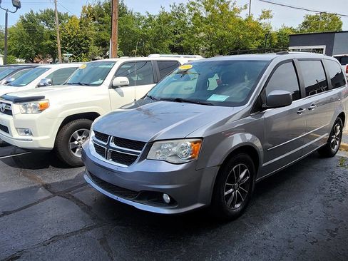 Used 2017 Dodge Grand Caravan SXT image 5