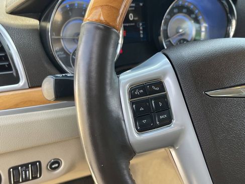 Used 2014 Chrysler 300 C AWD/4WD image 25