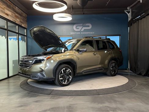Used 2025 Subaru Forester Limited AWD/4WD image 25
