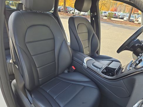 Used 2022 Mercedes-Benz GLC 300 4MATIC w/ Multimedia Package Lite image 10
