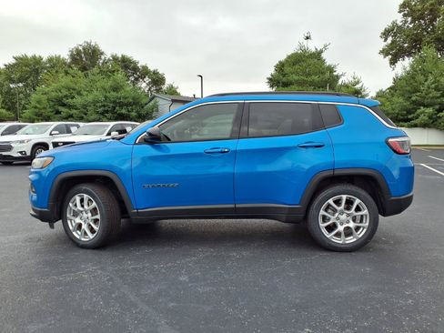 Used 2023 Jeep Compass Latitude w/ Sun and Sound Group AWD/4WD image 26
