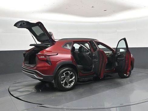 Used 2025 Chevrolet Trax LT FWD image 46