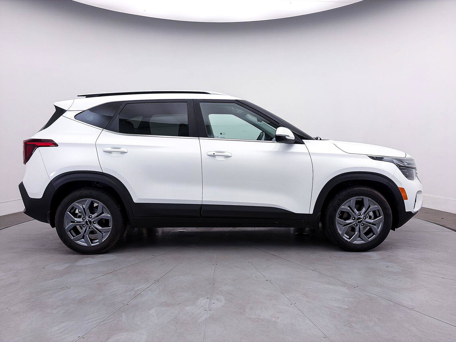 Used 2024 Kia Seltos S FWD image 32