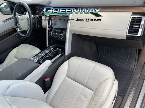 Used 2018 Land Rover Discovery HSE AWD/4WD image 12
