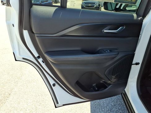 Used 2025 Jeep Grand Cherokee Altitude AWD/4WD image 19