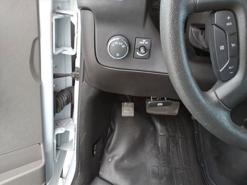 Used 2024 Chevrolet Express 2500 w/ Driver Convenience Package image 25