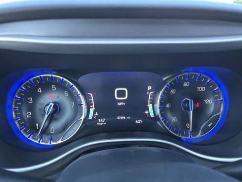 Used 2025 Chrysler Pacifica Select FWD image 19