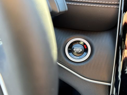 Used 2025 Jeep Grand Cherokee Laredo X w/ Luxury Tech Group I image 31