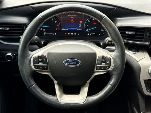 Used 2022 Ford Explorer XLT w/ Equipment Group 202A RWD image 12