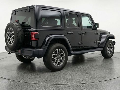 Used 2025 Jeep Wrangler Sahara image 9