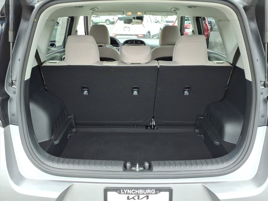 Used 2025 Kia Soul LX w/ LX Technology Package FWD image 14