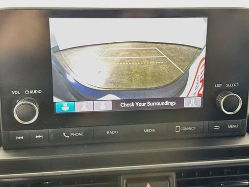 Used 2025 Honda Pilot Sport image 12