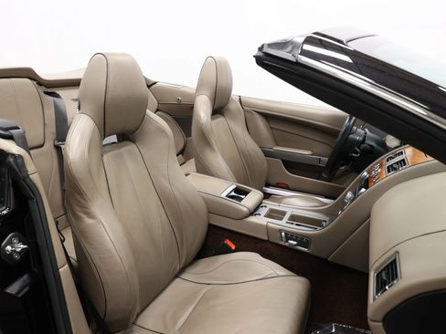 Used 2015 Aston Martin DB9 Volante Carbon Edition Convert image 82