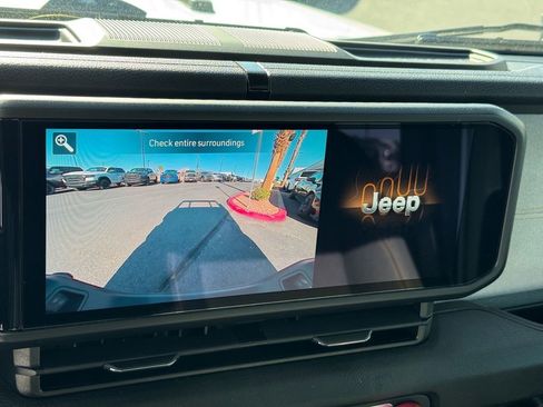 Used 2025 Jeep Gladiator Willys image 28