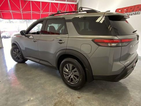 Used 2022 Nissan Pathfinder SV image 5