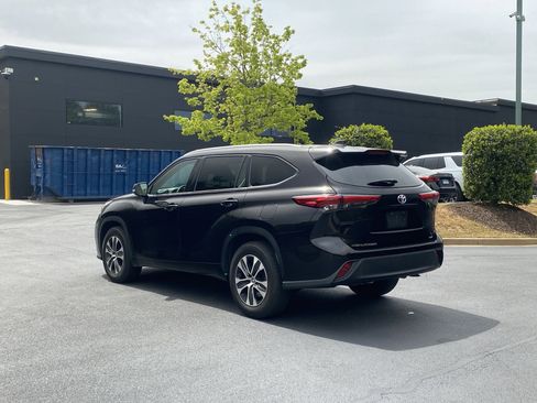 Used 2022 Toyota Highlander XLE image 14