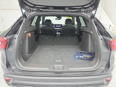 Used 2025 Chevrolet Trax RS FWD image 46