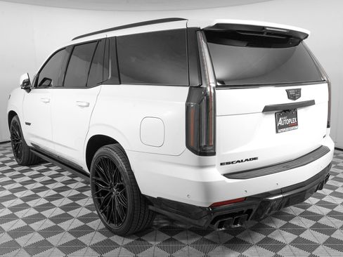 Used 2026 Cadillac Escalade V w/ LPO, ONYX Package AWD/4WD image 6