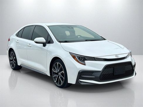 Used 2022 Toyota Corolla SE image 3