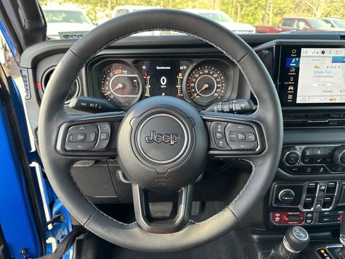 Used 2025 Jeep Wrangler Unlimited Rubicon w/ Safety Group image 12