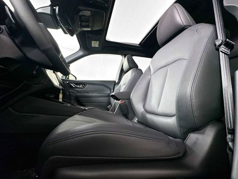 Used 2025 Subaru Forester Limited image 17