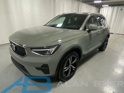 Used 2025 Volvo XC40 B5 Core