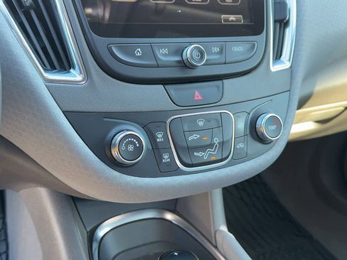 Used 2018 Chevrolet Malibu LT image 13