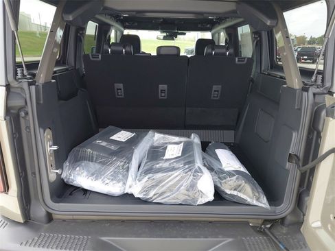 New 2025 Ford Bronco Badlands w/ Sasquatch Package image 24