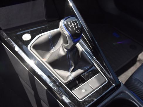 Used 2024 Volkswagen Golf R AWD/4WD image 10