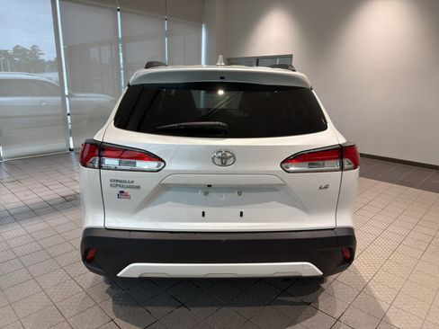 Used 2022 Toyota Corolla Cross LE w/ Moonroof Package FWD image 4