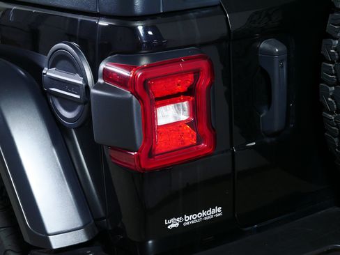 Used 2024 Jeep Wrangler Unlimited Rubicon AWD/4WD image 17