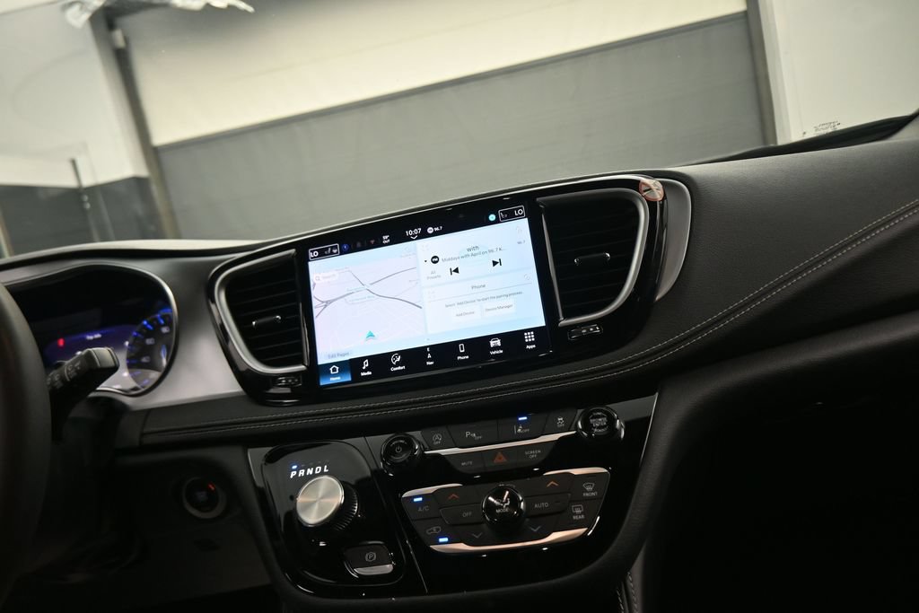 Used 2025 Chrysler Pacifica Limited FWD image 51