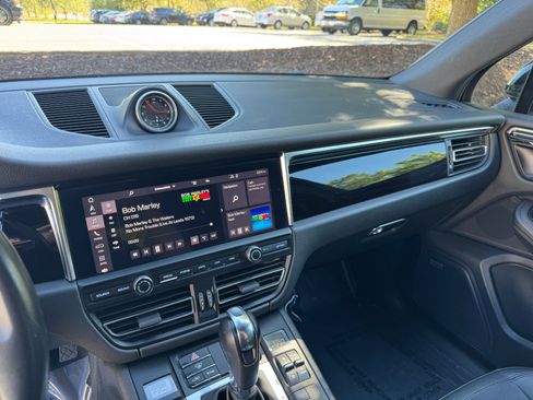 Used 2020 Porsche Macan image 31