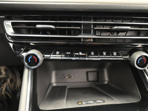 Certified 2026 Chevrolet Traverse LT FWD image 25