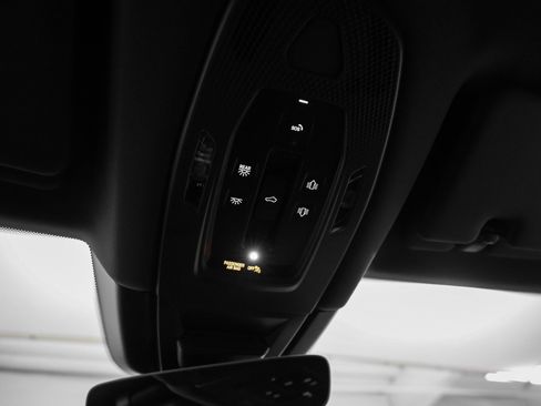 Certified 2025 Porsche Cayenne image 31