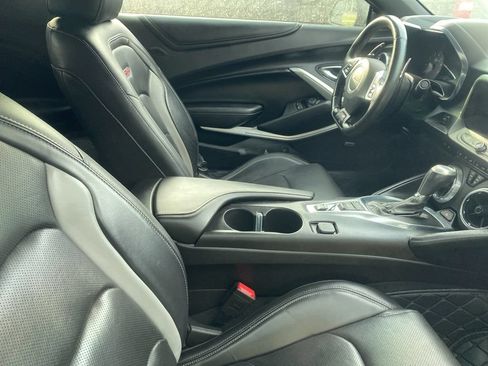 Used 2018 Chevrolet Camaro SS RWD image 5