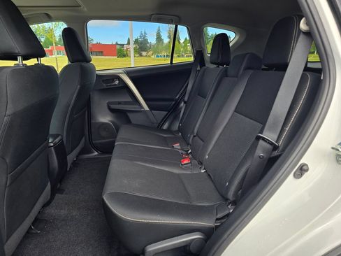 Used 2015 Toyota RAV4 XLE FWD image 14