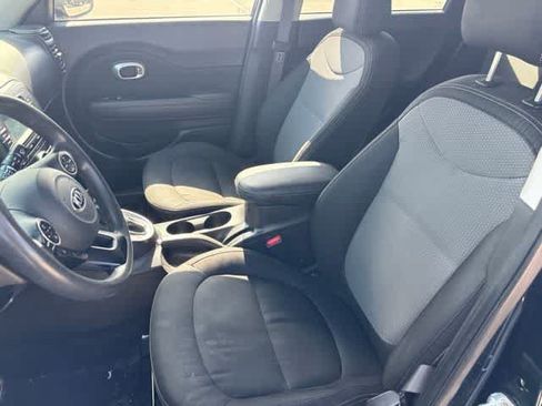 Used 2017 Kia Soul + FWD image 12