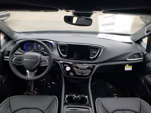 New 2026 Chrysler Pacifica Limited image 8