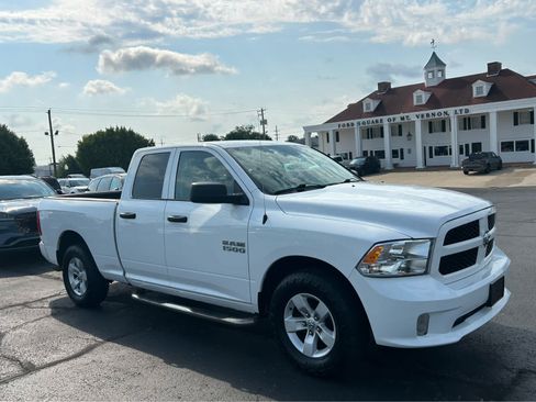 Used 2017 RAM 1500 Express RWD image 3