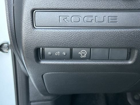 Used 2024 Nissan Rogue S image 21