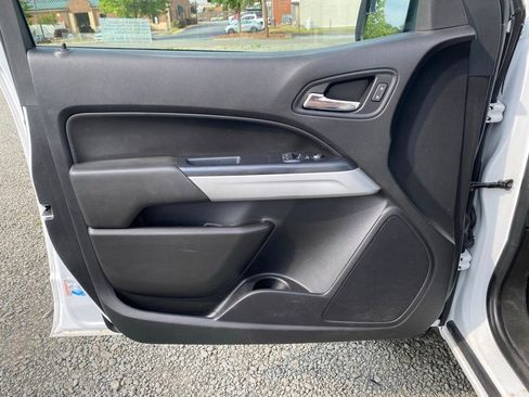 Used 2021 Chevrolet Colorado LT w/ Safety Package RWD image 9
