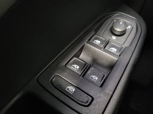 Used 2023 Volkswagen Taos SE w/ Panoramic Sunroof Package FWD image 27