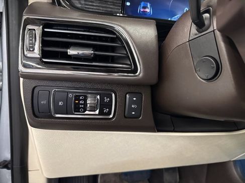 Used 2023 Lincoln Navigator L Black Label AWD/4WD image 21