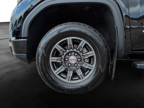 Used 2024 GMC Sierra 1500 AT4 w/ Technology Package AWD/4WD image 9