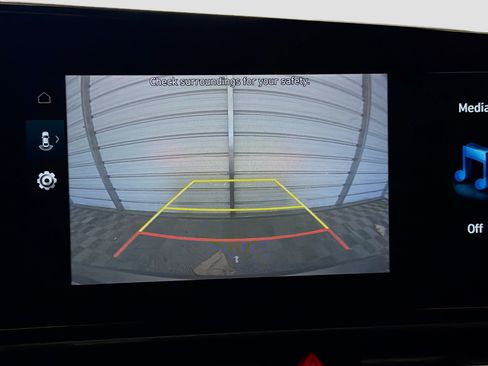 Used 2025 Hyundai Elantra Limited FWD image 15