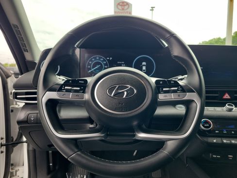Used 2023 Hyundai Elantra SEL w/ Convenience Package FWD image 18