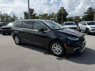 Used 2024 Chrysler Pacifica Touring-L FWD video 1
