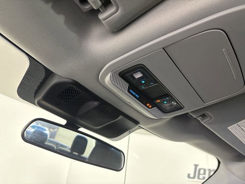 Used 2024 Ford F250 XLT w/ FX4 Off-Road Package image 18